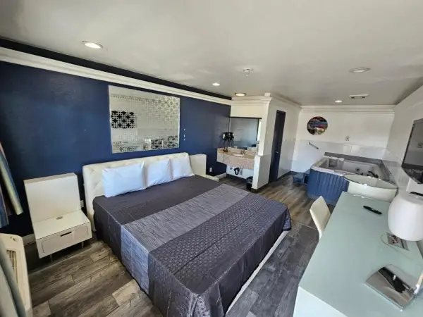 Flamingo Inn 5